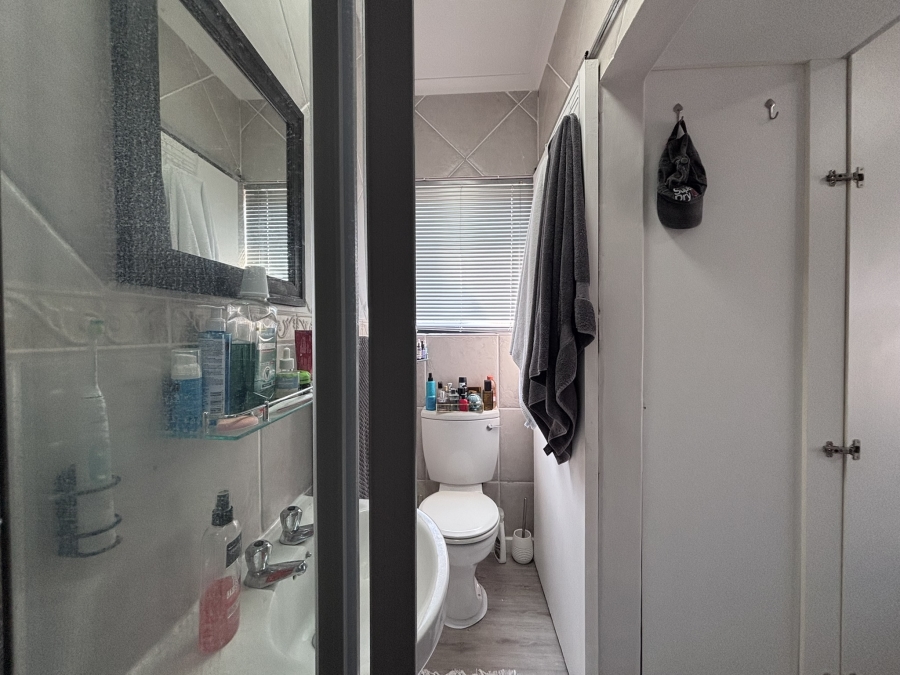 To Let 2 Bedroom Property for Rent in Parklands Western Cape